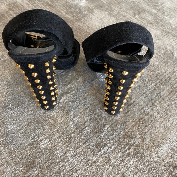Black and Gold Gucci Studded Heels - Picture 9 of 13